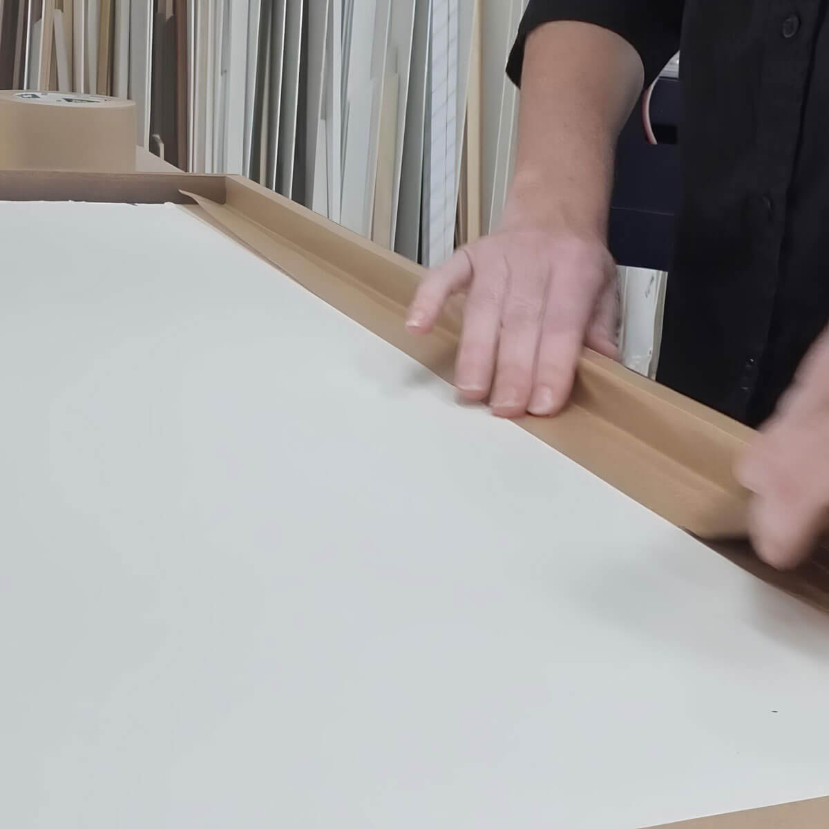 Assembling picture frame canvas